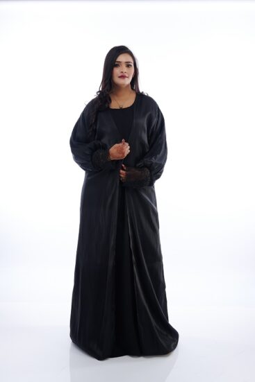 Aunthentic Emarati black abaya